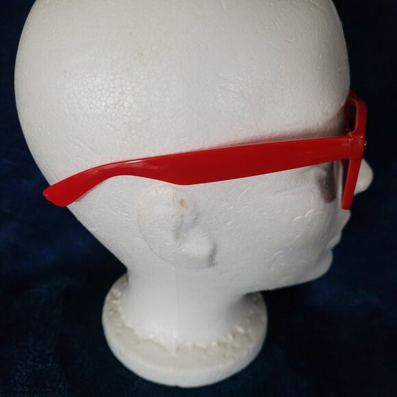 ~ Ladies Sunglasses - Picture 3 of 3